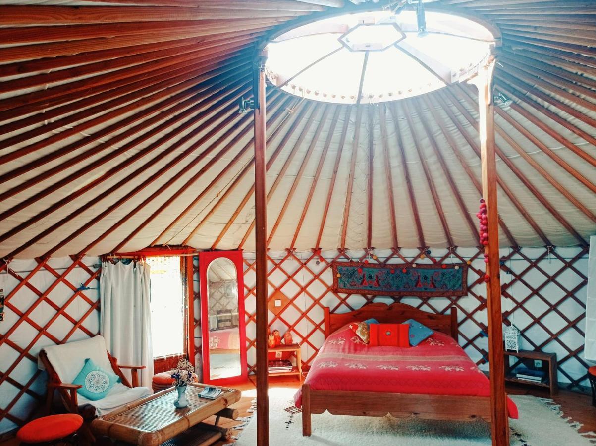 Les Yourtes D'Hotes Plouguiel Екстериор снимка